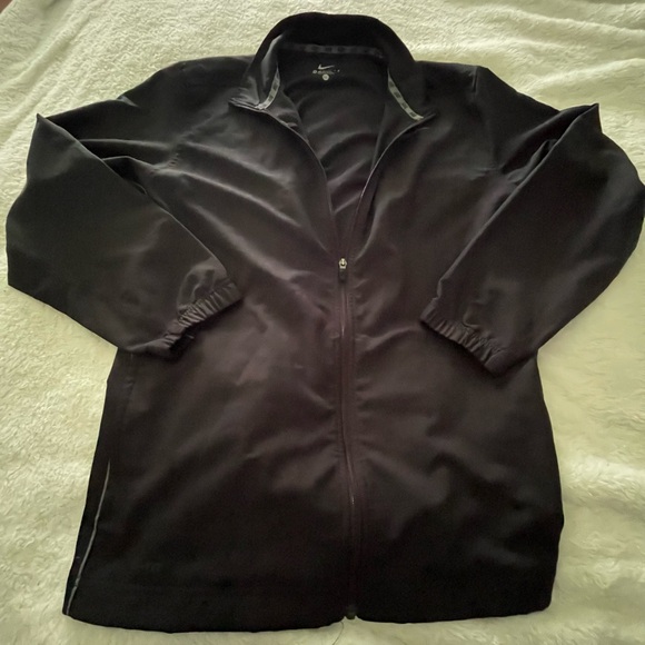 Men’s Nike dry fit long sleeve windbreaker type material but smoother size XL - Picture 6 of 7